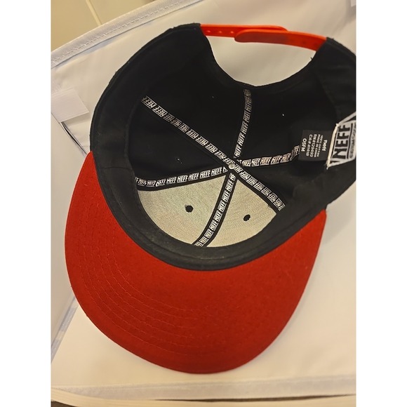 Adult NEFFmau5 CAP Black/Red - Adjustable - Picture 5 of 5